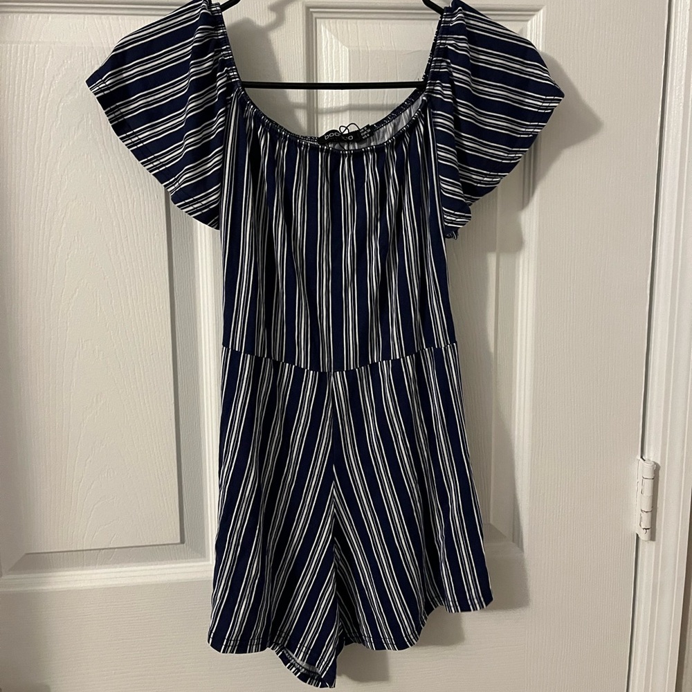 Boohoo striped white and navy off shoulde rromper